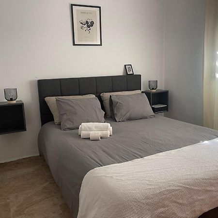 Astral-Habitacion Doble Privada En Casa Compartida-Uebica2 Hotel Mairena del Aljarafe Ngoại thất bức ảnh