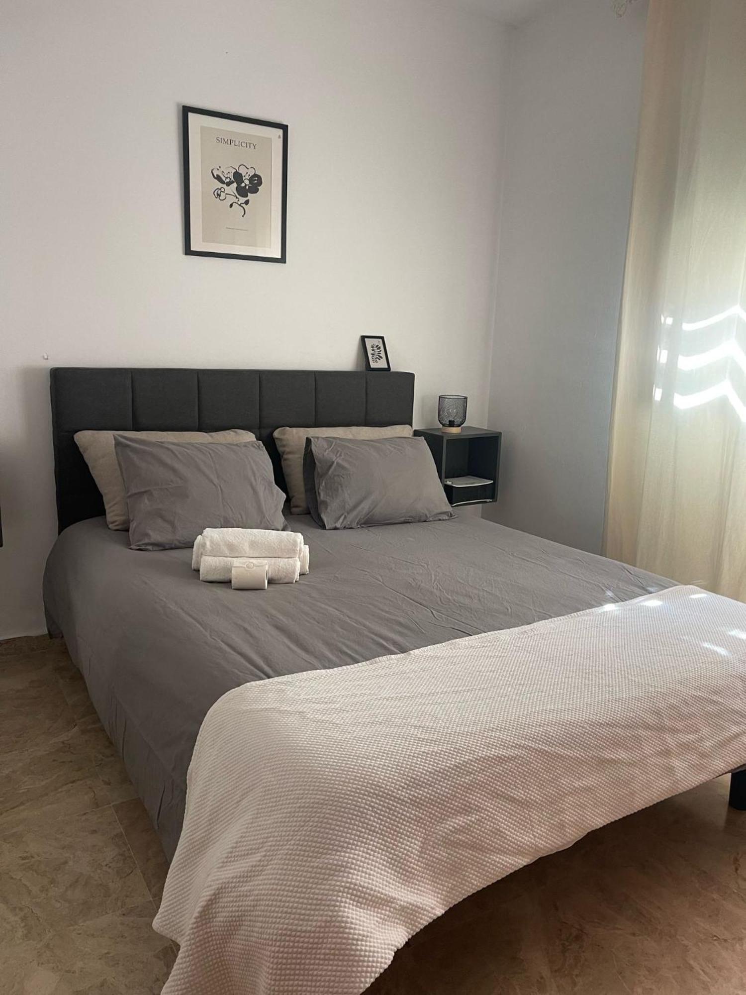 Astral-Habitacion Doble Privada En Casa Compartida-Uebica2 Hotel Mairena del Aljarafe Ngoại thất bức ảnh